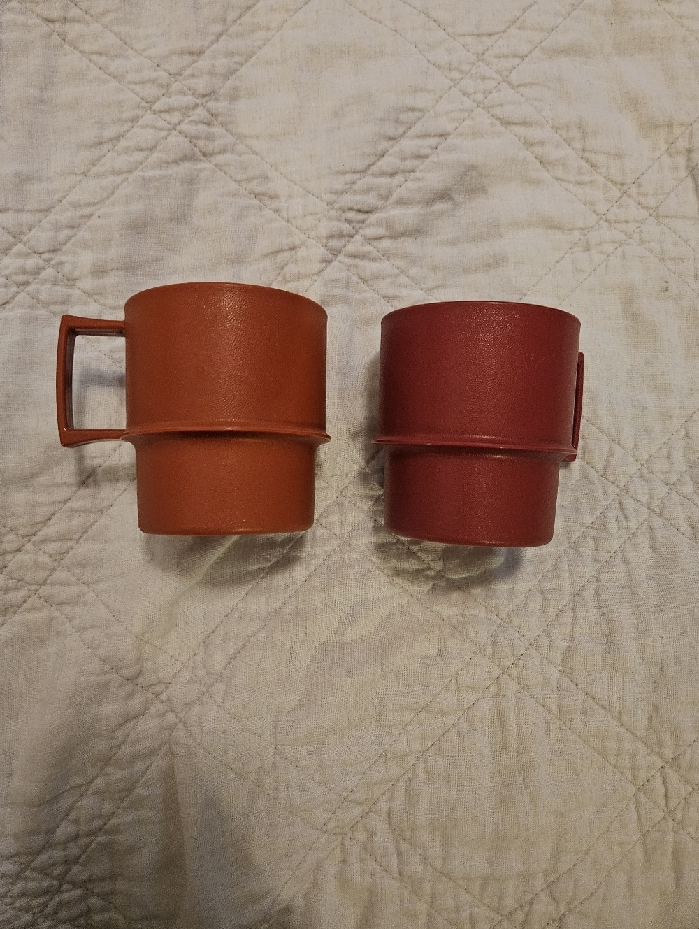 Tupperware Set of Two Stackable Plastic Mugs in Orange and Red